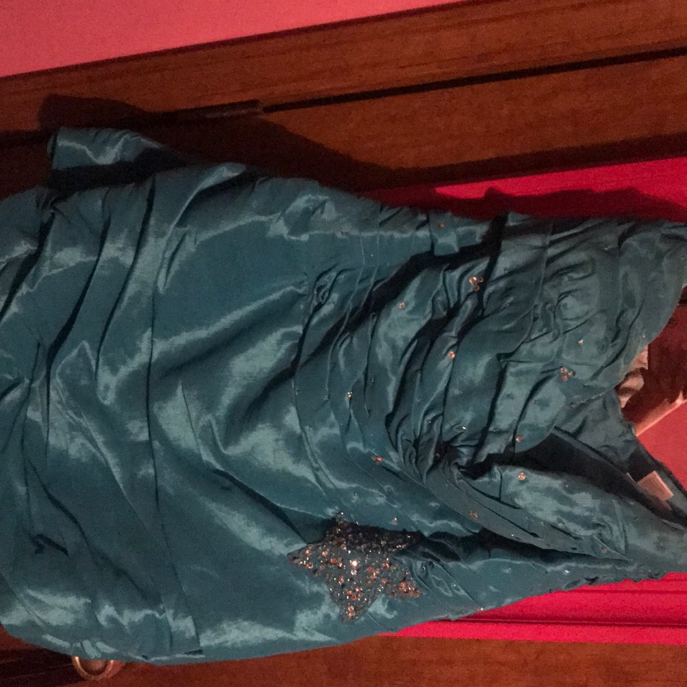 Aqua blue strapless evening prom dress.